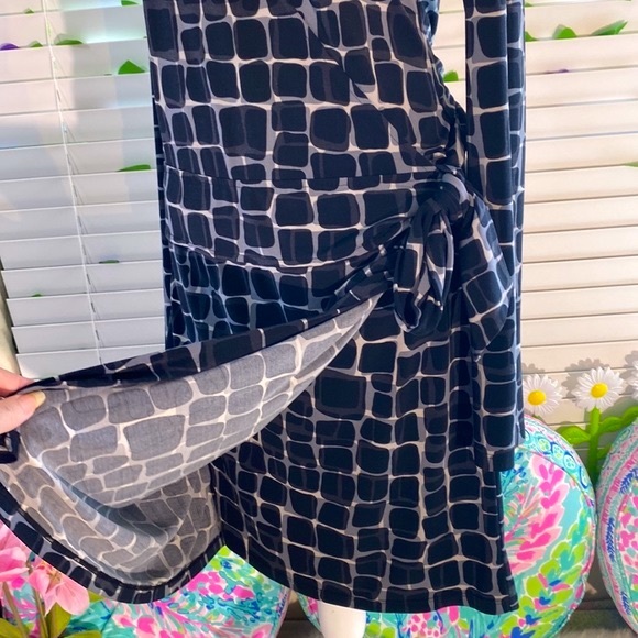 Express black, gray and tan geometric print wrap dress - Picture 2 of 6